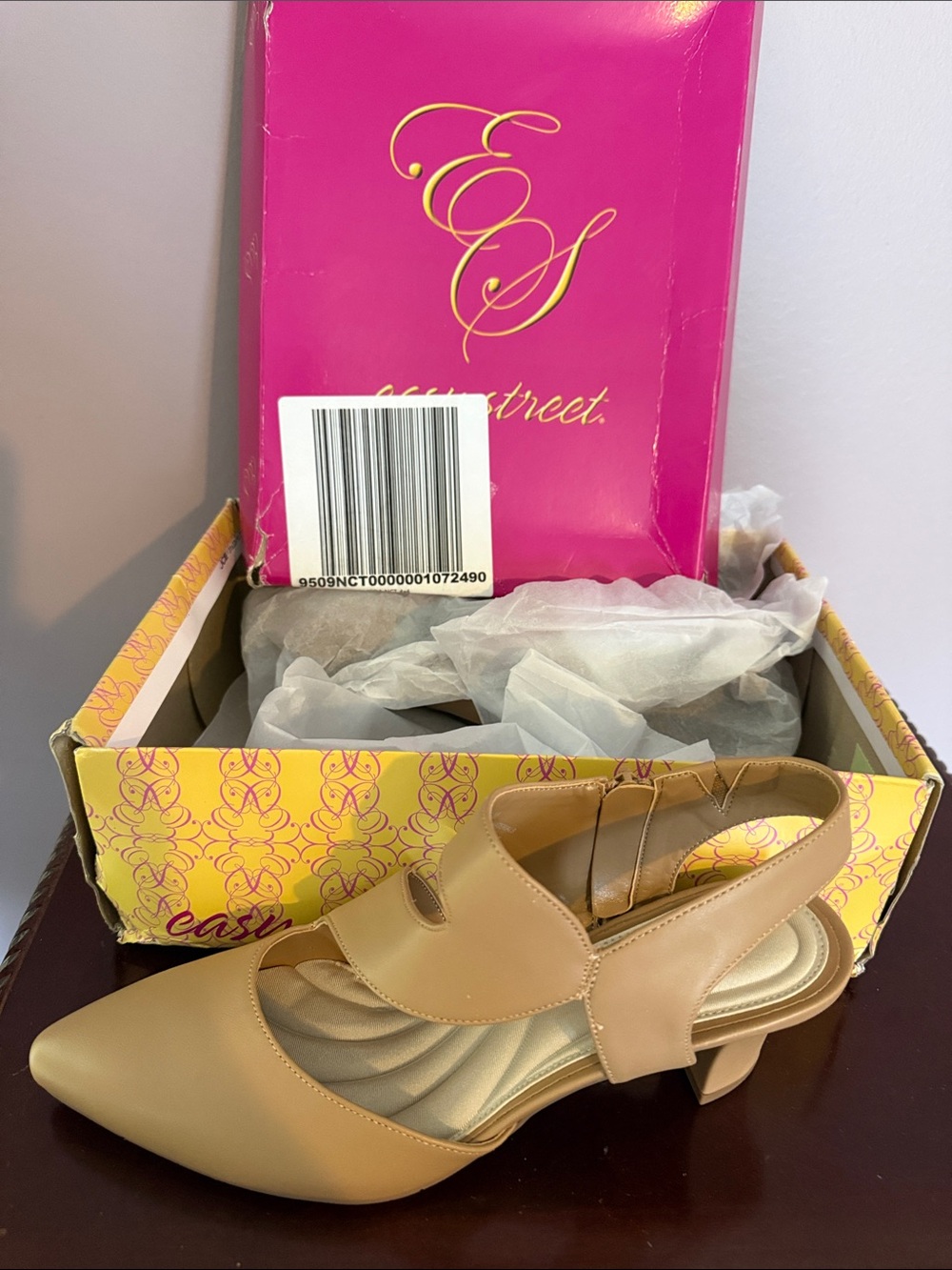 easy street Nude/Tan Pointed Slingback Heels